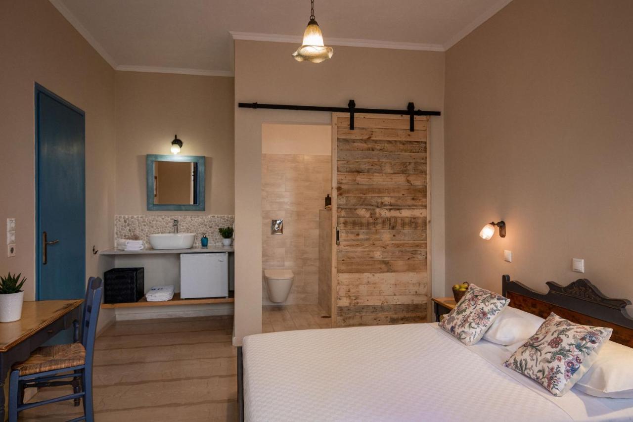 The Boathouse 3* Kamari (Santorini)