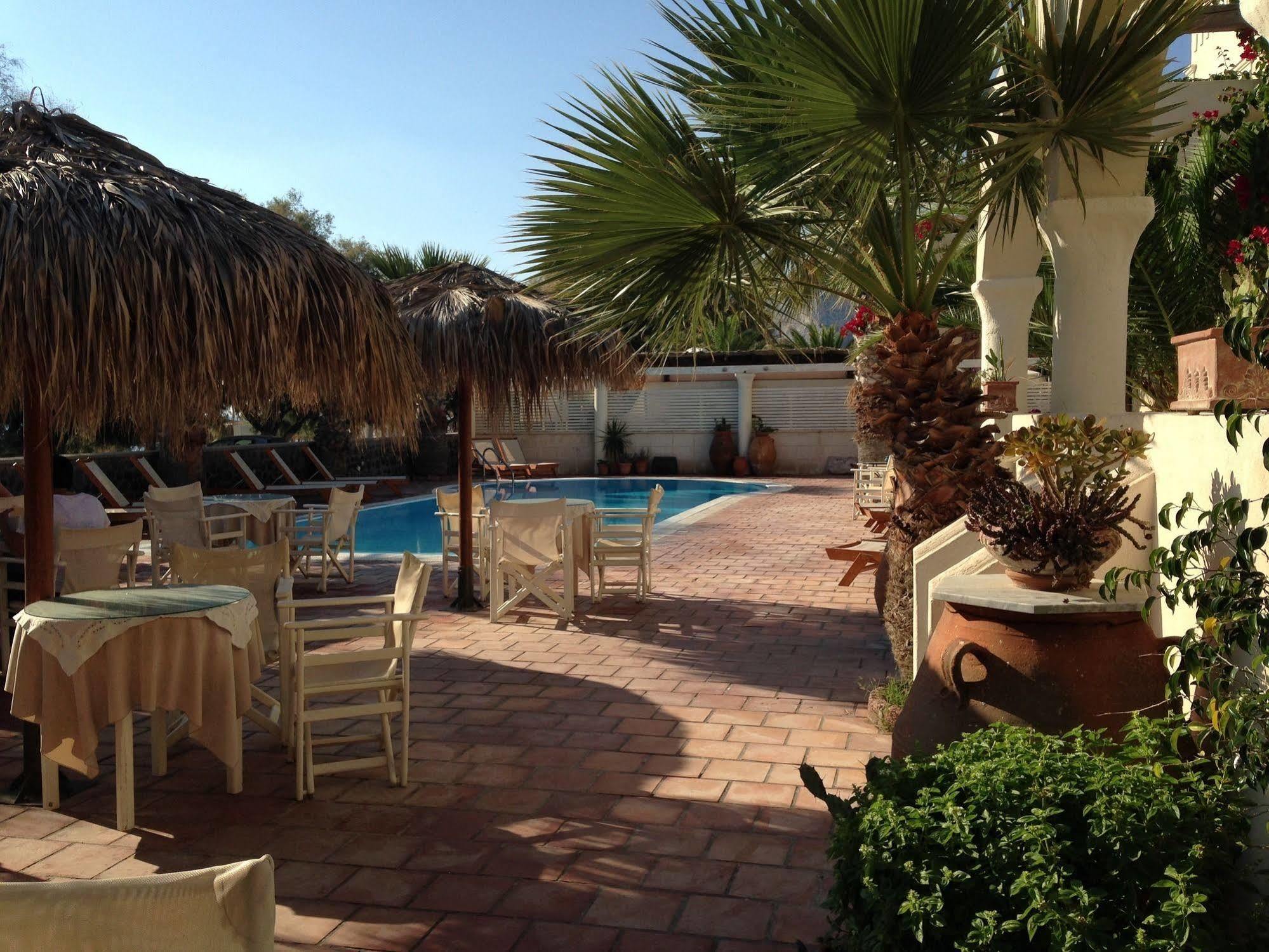 The Boathouse מלון 3*